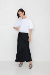 SATYNOWA SPÓDNICA JULITA CZARNA M - Flawless. Czarne spódniczki damskie Flawless, na zimę, m, bez wzorów, z gumy, eleganckie, maxi, dopasowane. Za 390.00 zł.