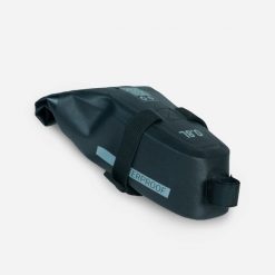 Torba rowerowa pod siodło Btwin szczelna IPX4 0,8 l. Czarne torebki klasyczne damskie RIVERSIDE, bez wzorów, z materiału, bez dodatków. Za 89.99 zł.