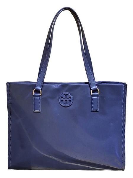 Tory Burch Torebka w kolorze niebieskim - 33 x 25 x 9 cm rozmiar: onesize. Niebieskie torebki klasyczne damskie Tory Burch, bez wzorów, z materiału, bez dodatków. Za 1,007.94 zł.