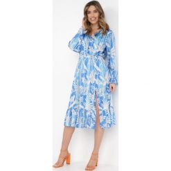 Niebieska Sukienka Parthitheme. Niebieskie sukienki damskie Born2be, s, z aplikacjami, bez kołnierzyka, bez ramiączek, midi. W wyprzedaży za 95.99 zł.
