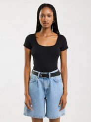 Koszulka damska slim z dekoltem caro czarna Missa 906. Czarne t-shirty damskie Big Star, l, bez wzorów, z dzianiny, bez kołnierzyka. W wyprzedaży za 59.99 zł.