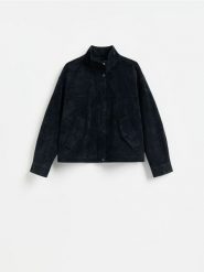 Zamszowa kurtka - granatowy. Niebieskie kurtki damskie Reserved, l, bez wzorów, z zamszu, bez kaptura. Za 599.99 zł.