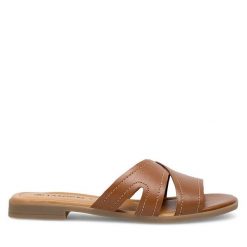 Klapki Lasocki. Brązowe klapki damskie Lasocki, bez wzorów, bez obcasa. Za 77.99 zł.