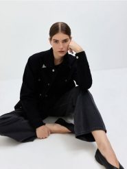 Kurtka jeansowa - czarny. Czarne kurtki męskie Reserved, l, bez wzorów, z denimu, bez kaptura. W wyprzedaży za 129.99 zł.
