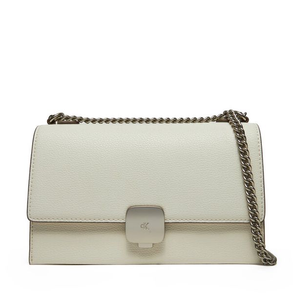 Torebka Calvin Klein Jeans. Torebki klasyczne damskie Calvin Klein Jeans, bez wzorów, z jeansu, bez dodatków. Za 319.99 zł.