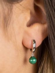 Engelsrufer Srebrne kolczyki-kreole "Powerful Stone" z malachitami rozmiar: onesize. Szare kolczyki damskie Engelsrufer, z malachitem, srebrne. Za 226.24 zł.