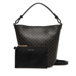 Torebka Calvin Klein. Czarne torebki klasyczne damskie CALVIN KLEIN, bez wzorów, bez dodatków. Za 449.99 zł.
