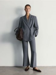 Marynarka z dodatkiem wiskozy - ciemnoszary. Szare marynarki i żakiety damskie Reserved, l, bez wzorów, z tkaniny. Za 229.99 zł.