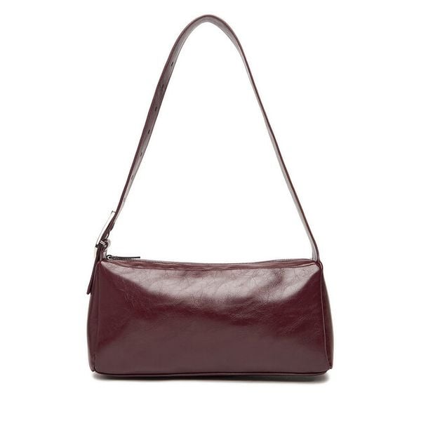 Torebka JENNY. Czerwone torebki klasyczne damskie Jenny, bez wzorów, bez dodatków. Za 119.99 zł.