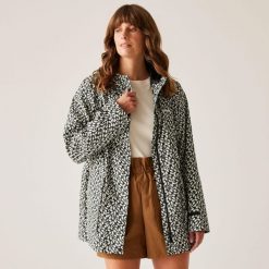 Kurtka turystyczna przeciwdeszczowa damska Orla Kiely Swing wodoodporna. Niebieskie kurtki damskie Regatta, bez kaptura. Za 319.99 zł.