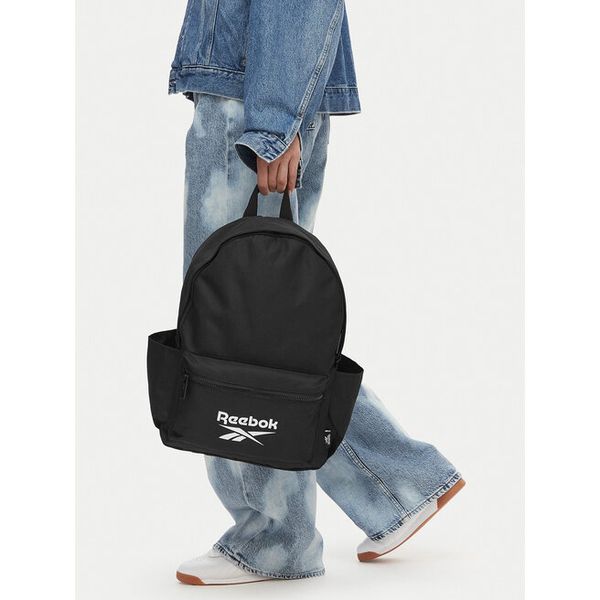 Plecak Reebok. Czarne plecaki damskie Reebok, bez wzorów. Za 69.99 zł.