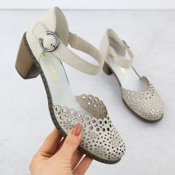 Skórzane sandały damskie na słupku beżowe Rieker 40902-60. Brązowe sandały damskie Rieker, bez wzorów, ze skóry, bez obcasa, na słupku. Za 254.99 zł.