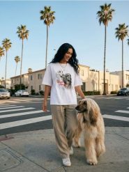 Bawełniana koszulka z nadrukiem psów - biały. Białe t-shirty damskie Sinsay, l, bez wzorów, z bawełny, bez kołnierzyka. Za 25.99 zł.