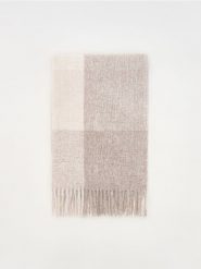 Szalik w kratę - brązowy. Brązowe szaliki i kominy damskie Reserved, bez wzorów. W wyprzedaży za 45.99 zł.