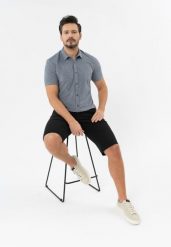 Bawełniane krótkie spodenki P-DENZ. Czarne szorty męskie Volcano, z bawełny, bez kołnierzyka. Za 159.99 zł.