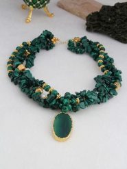 L'Atelier de Gaia Pozłacany naszyjnik z elementami ozdobnymi - dł. 47 cm rozmiar: onesize. Zielone naszyjniki damskie L'Atelier de Gaia, pozłacane. Za 130.99 zł.