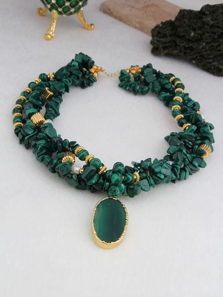 L'Atelier de Gaia Pozłacany naszyjnik z elementami ozdobnymi - dł. 47 cm rozmiar: onesize. Zielone naszyjniki damskie L'Atelier de Gaia, pozłacane. Za 170.07 zł.