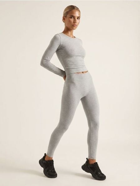 Legginsy push up Active z wiskozą - szary. Szare legginsy damskie Sinsay, l, bez wzorów, z wiskozy. Za 39.99 zł.