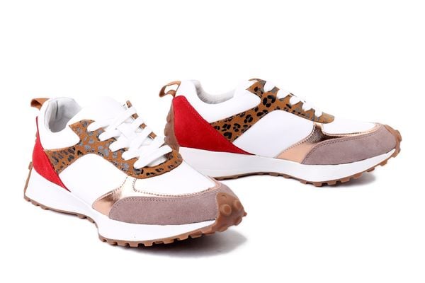 ARTIKER RELAKS 58C1268 red, półbuty damskie. Czerwone półbuty damskie Artiker Relaks, bez wzorów, ze skóry, bez obcasa. Za 204.90 zł.