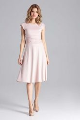 Elegancka Różowa Rozkloszowana Sukienka z Zaznaczoną Talią. Czerwone sukienki damskie Figl, xl, bez wzorów, z elastanu, eleganckie, bez kołnierzyka, bez ramiączek, rozkloszowane. Za 289.00 zł.