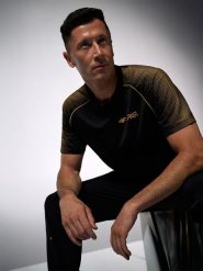 4F Koszulka treningowa szybkoschnąca męska 4F x Robert Lewandowski - czarna L. Czarne t-shirty sportowe męskie 4f, l, z materiału, bez ramiączek, na fitness i siłownię. Za 149.99 zł.