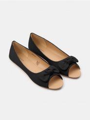 Baleriny z kokardą - czarny. Czarne baleriny damskie Sinsay, bez wzorów, bez obcasa. Za 17.99 zł.