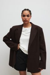 Marynarka typu oversize z lnem w kolorze INTENSE BROWN - HARLEY-M/L. Brązowe marynarki i żakiety damskie Marsala, l, bez wzorów, z bawełny, eleganckie. Za 459.90 zł.