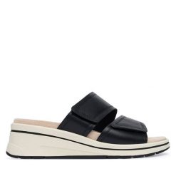 Klapki Caprice. Czarne klapki damskie Caprice, bez wzorów, bez obcasa. Za 299.99 zł.