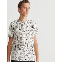 T-shirt z printem - Kremowy. Białe t-shirty damskie Reserved, l, bez wzorów, bez kołnierzyka. W wyprzedaży za 24.99 zł.