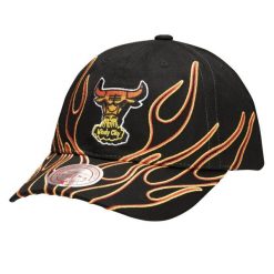 Czapka z daszkiem Mitchell & Ness NBA Chicago Bulls Flamez - 6LUXMM20018. Czarne czapki męskie Mitchell & Ness, bez wzorów, sportowe. Za 89.00 zł.