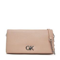 Torebka Calvin Klein. Czerwone torebki klasyczne damskie CALVIN KLEIN, bez wzorów, wizytowe, bez kołnierzyka, bez ramiączek. Za 269.99 zł.