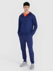 4F Spodnie treningowe szybkoschnące męskie 4F x Robert Lewandowski - granatowe M. Niebieskie spodnie sportowe męskie 4f, z materiału. Za 229.99 zł.