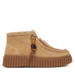 Trzewiki Clarks. Brązowe botki damskie Clarks, bez obcasa, na płaskiej podeszwie, bez zapięcia. Za 519.99 zł.