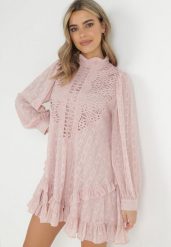 Różowa Ażurowa Sukienka Mini ze Stójką i Falbankami Ranones. Czerwone sukienki damskie Born2be, na imprezę, m, w ażurowe wzory, z tkaniny, retro, bez kołnierzyka, bez ramiączek, mini. W wyprzedaży za 175.99 zł.