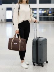 Torba podróżna - brązowy. Brązowe torebki klasyczne damskie Sinsay, bez wzorów, bez dodatków. Za 25.99 zł.