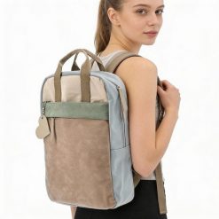 Plecak damski Rieker, z materiału syntetycznego z gładkimi i fakturowanymi panelami funkcjonalna konstrukcja zewnętrzne kieszeń na laptopa wygodne sz. Brązowe plecaki damskie Rieker, z aplikacjami, z materiału. Za 279.00 zł.