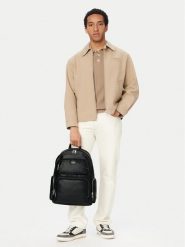 Guess Plecak HMBOGS P6211 Czarny. Czarne plecaki męskie Guess, z aplikacjami, ze skóry. Za 679.99 zł.