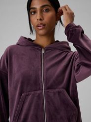 4F Bluza welurowa regular bez kaptura damska - fioletowa XL. Fioletowe bluzy z kapturem damskie 4f, xl, z weluru. Za 169.99 zł.