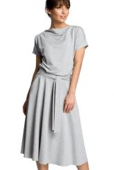 Rozkloszowana sukienka midi z paskiem w talii zbluzowana góra szara. Szare sukienki damskie Sukienki.shop, do pracy, l, bez wzorów, z bawełny, biznesowe, bez kołnierzyka, bez ramiączek, midi, dopasowane. Za 209.00 zł.