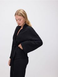 Marynarka z wiązaniem - czarny. Czarne marynarki i żakiety damskie Reserved, l, bez wzorów, z dzianiny. W wyprzedaży za 59.99 zł.