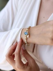 Pierres delicates Pozłacana bransoletka z perłą i amazonitem rozmiar: onesize. Niebieskie bransoletki damskie Pierres delicates, pozłacane. Za 95.92 zł.