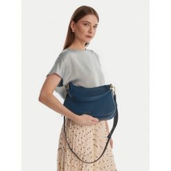 Torebka Coccinelle. Niebieskie torebki klasyczne damskie Coccinelle, bez wzorów, bez dodatków. Za 1,269.00 zł.