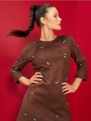 Sukienka - brązowy. Brązowe sukienki damskie Sinsay, l, z aplikacjami, bez kołnierzyka, bez ramiączek, mini. Za 69.99 zł.