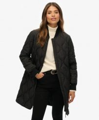 Superdry Długa pikowana kurtka wewnętrzna — Czarna. Czarne kurtki damskie Superdry., z aplikacjami, z elastanu, bez kaptura. Za 395.50 zł.
