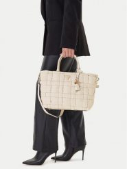 Guess Torebka Marion HWWG80 72060 Écru. Torebki klasyczne damskie Guess, z aplikacjami, ze skóry, bez dodatków. Za 419.99 zł.