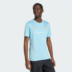 Koszulka Mistrzostwa Świata FIFA 2026 Argentyna. Niebieskie t-shirty sportowe męskie Adidas, l, z dzianiny, bez ramiączek, do piłki nożnej. Za 149.00 zł.