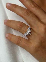 Les Favorites Pozłacany pierścionek z cyrkoniami rozmiar: 56. Niebieskie pierścionki damskie Les Favorites, z cyrkonią, pozłacane. Za 95.99 zł.