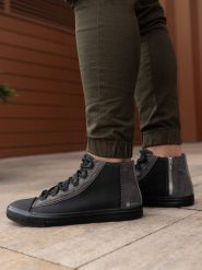 Męskie buty trampki z kontrastującymi elementami - czarne - Rozmiar: 40. Czarne trampki i tenisówki męskie Ombre Clothing, bez wzorów, z gumy, przed kolano, bez zapięcia. W wyprzedaży za 89.99 zł.