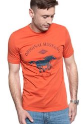 MUSTANG T SHIRT Logo Tee 1009940 7105. T-shirty męskie Mustang, m, bez wzorów, bez kołnierzyka. W wyprzedaży za 39.99 zł.