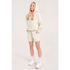 Spodenki fitness damskie Gym Glamour dresowe off. Białe spodenki sportowe damskie GYM GLAMOUR, bez wzorów, z dresówki, glamour. Za 139.99 zł.